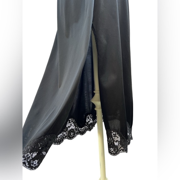 Vintage 1980s Nylon Slip with lace trim and side slit Size Large - Picture 4 of 6